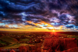 Burg Ronneburg Leinwandbild Blick ins Land bei Sonnenuntergang